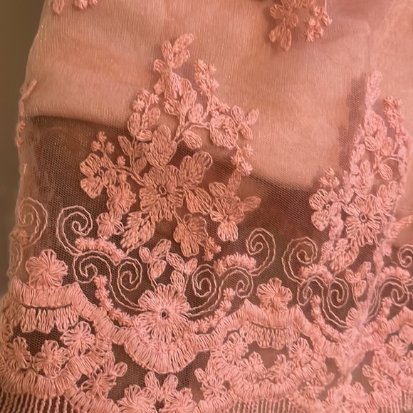 Perfect Rose Short Romper! NWT - Picture 3 of 5